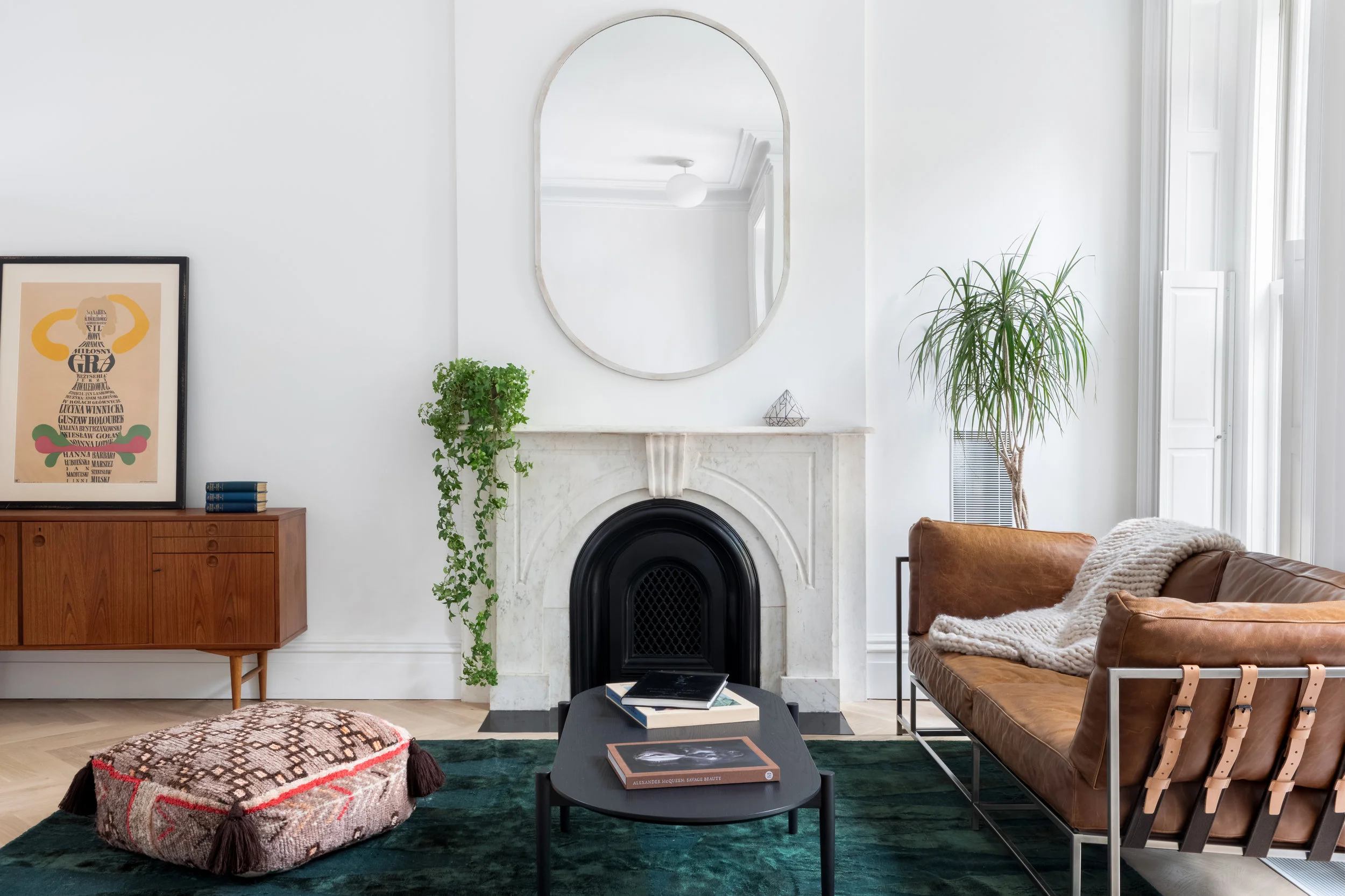 NANCY B ROBERTS　額縁　扉　裏庭 Gerlinde Sixt - by Yvonne Oswald - GAP Interiors
